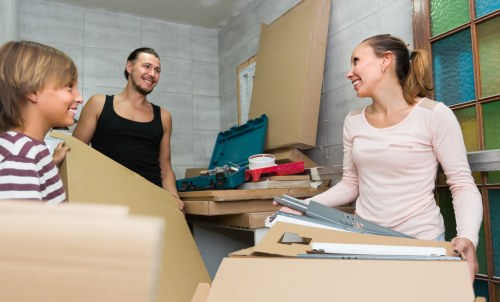 Man and van Lambeth team preparing a safe moving service